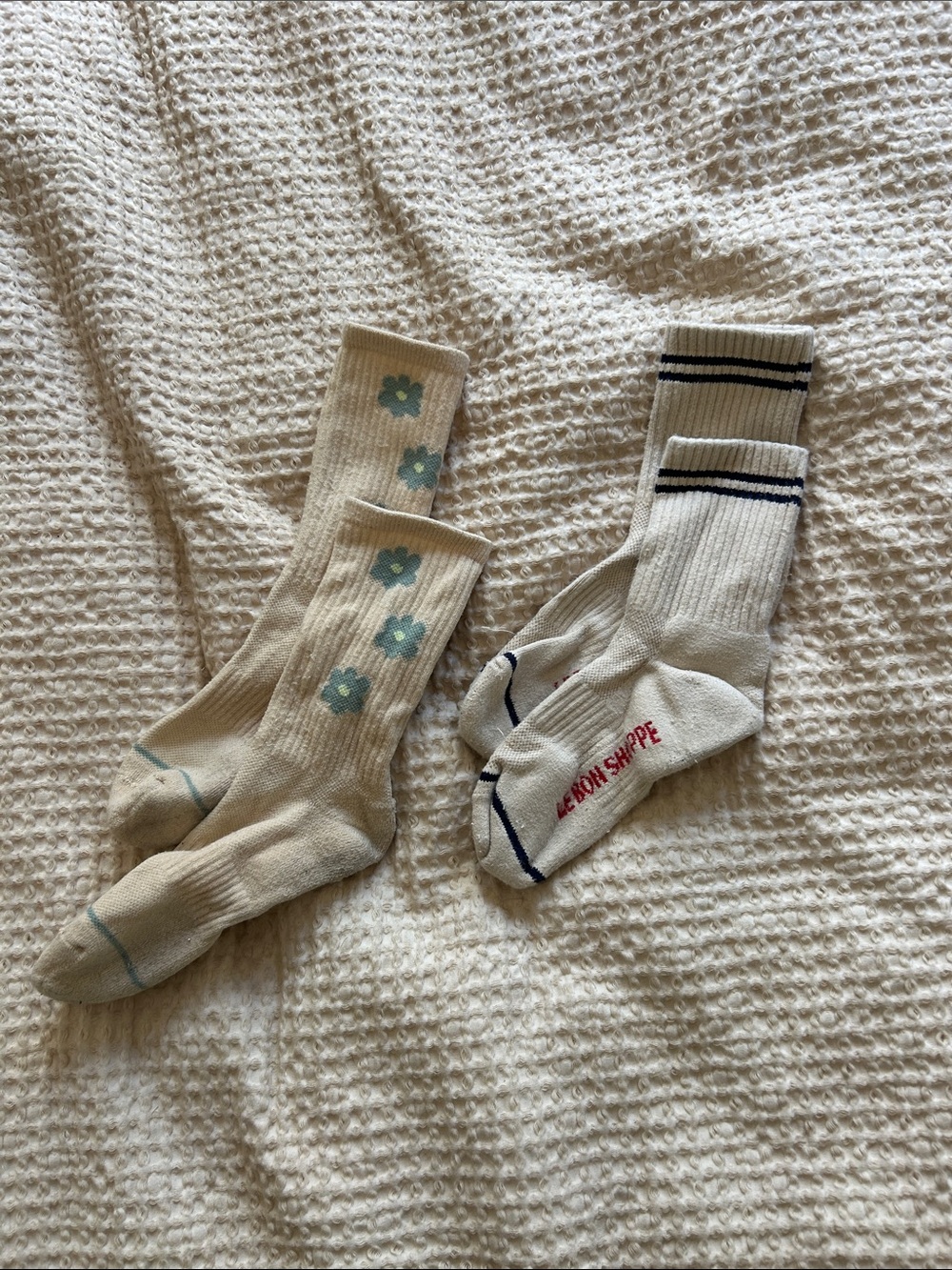 ✨ SET OF 2: girlfriend collective + le bon shoppe crew socks